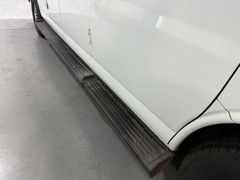 Used 2020 Chevrolet Express 3500 LT w/ LT Preferred Equipment Group RWD image 3