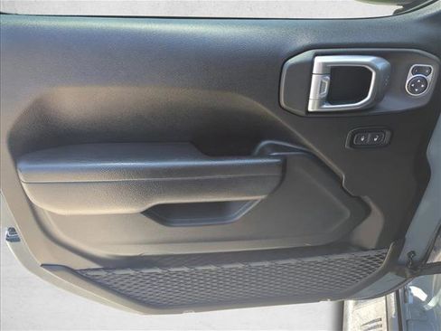 Used 2024 Jeep Gladiator Sport AWD/4WD image 10