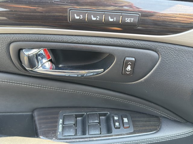 Used 2013 Lexus LS 460 L w/ All-Weather Pkg RWD image 11