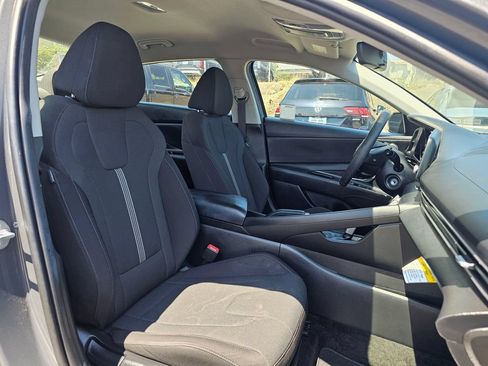 Used 2023 Hyundai Elantra SE FWD image 10