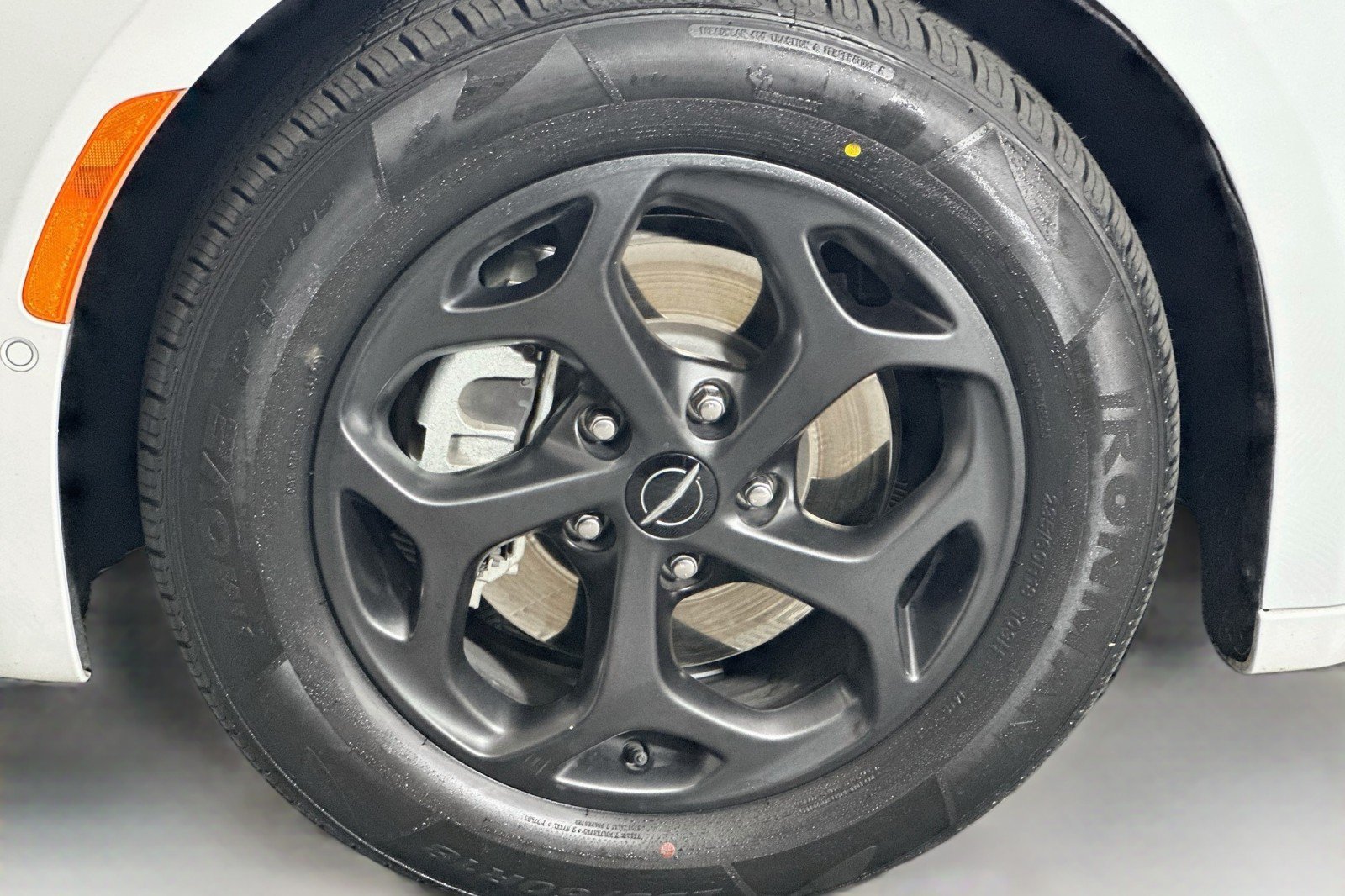 Used 2021 Chrysler Pacifica Touring-L w/ Uconnect Theater Family Group FWD image 12