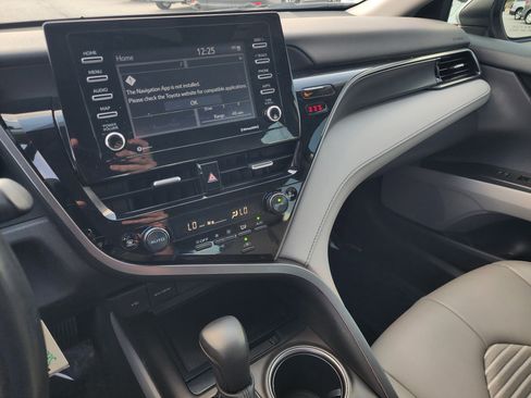 Used 2023 Toyota Camry SE image 15