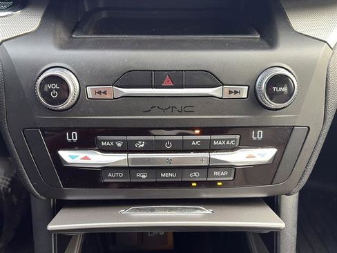 Used 2020 Ford Explorer XLT w/ Equipment Group 202A image 23