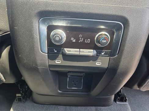 Used 2023 GMC Yukon XL Denali AWD/4WD image 33