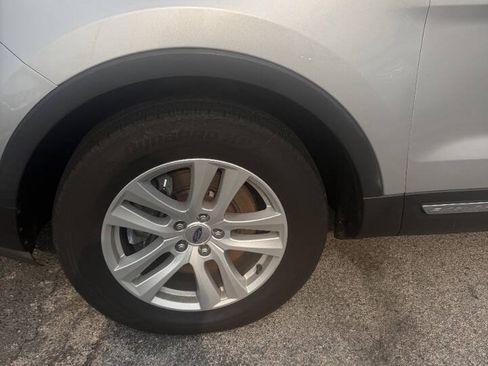 Used 2019 Ford Explorer XLT w/ Equipment Group 202A AWD/4WD image 17