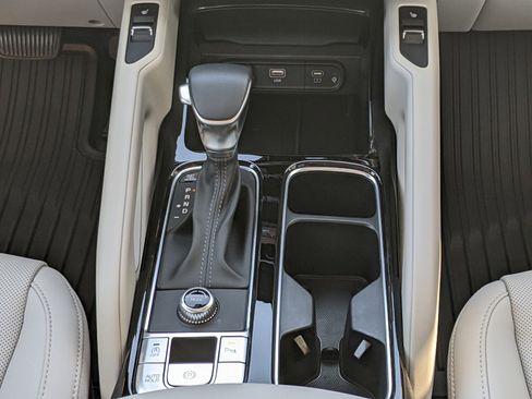 Used 2025 Kia Telluride S image 16