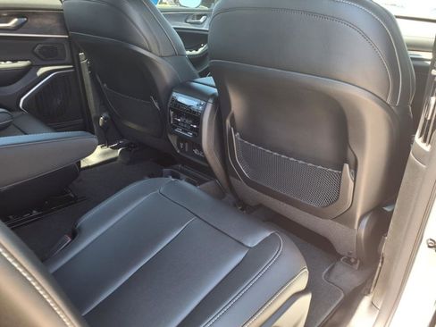 New 2025 Jeep Grand Cherokee L Limited w/ Black Appearance Package image 8