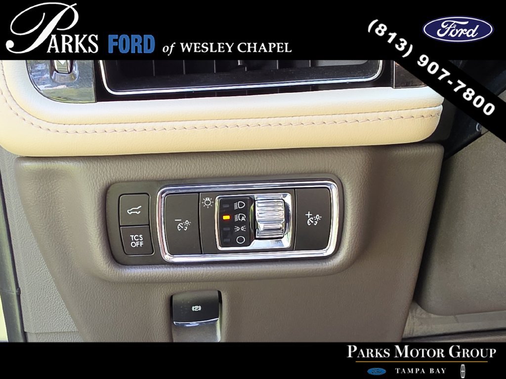 Used 2023 Lincoln Nautilus FWD w/ Premium Package image 27