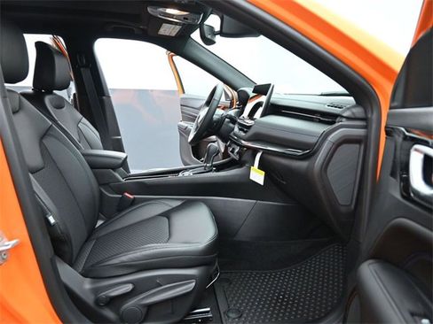 New 2026 Jeep Compass Latitude w/ Sun and Sound Group image 18