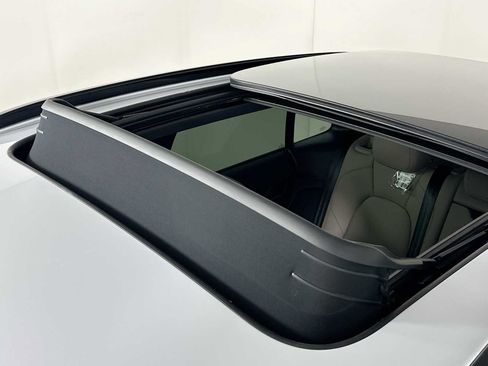 New 2026 Porsche Macan 4 Electric AWD/4WD image 22