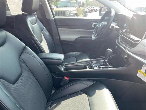 Certified 2022 Jeep Compass Latitude w/ Convenience Group image 13