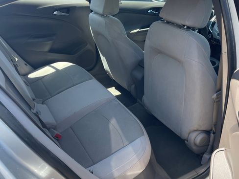 Used 2018 Chevrolet Cruze LS image 9