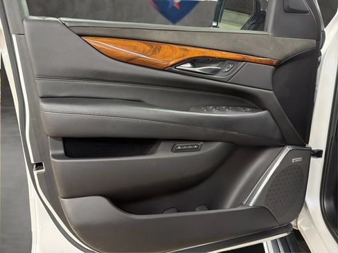 Used 2016 Cadillac Escalade Premium AWD/4WD image 38