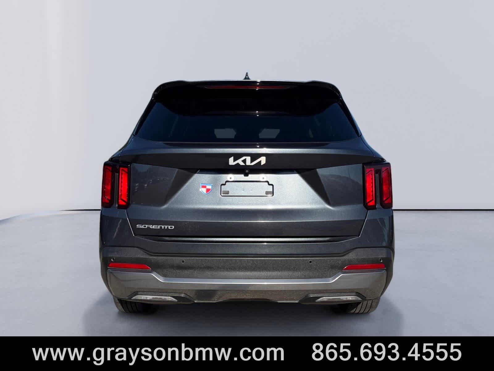 Used 2024 Kia Sorento S w/ Panoramic Sunroof Package FWD image 4