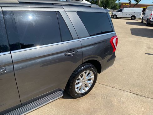 Used 2021 Ford Expedition XLT image 11