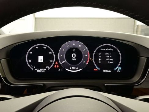 Certified 2025 Porsche Cayenne Coupe AWD/4WD image 9