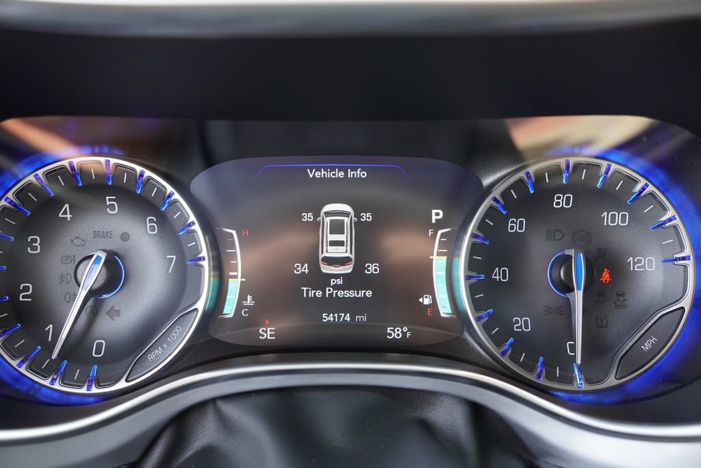Used 2025 Chrysler Pacifica Limited FWD image 37