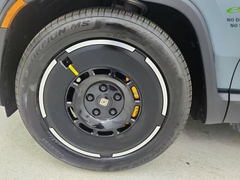 Used 2025 Rivian R1T Premium AWD/4WD image 61