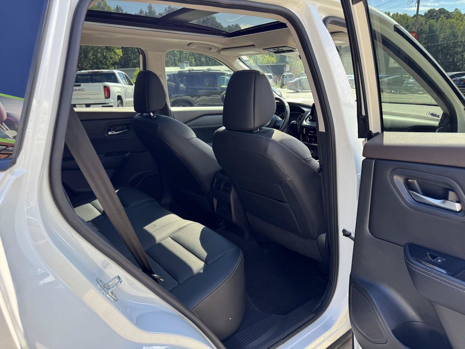Used 2023 Nissan Rogue SL FWD image 15