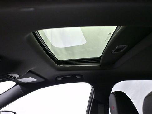 New 2025 Chevrolet Trax RS w/ Sunroof Package image 19