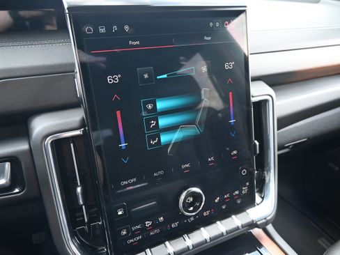 Used 2025 GMC Yukon Denali AWD/4WD image 26