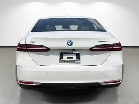 New 2026 BMW i5 eDrive40 image 4