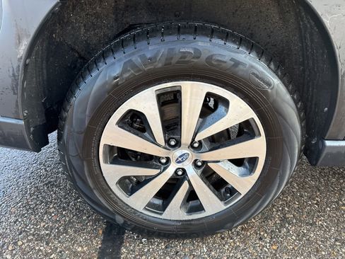 Used 2023 Subaru Outback Premium image 8