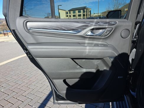 Used 2021 GMC Yukon Denali w/ Denali Premium Package image 15