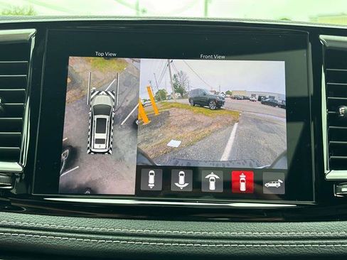 Used 2023 Chrysler Pacifica Limited w/ Uconnect Theater Family Group image 27