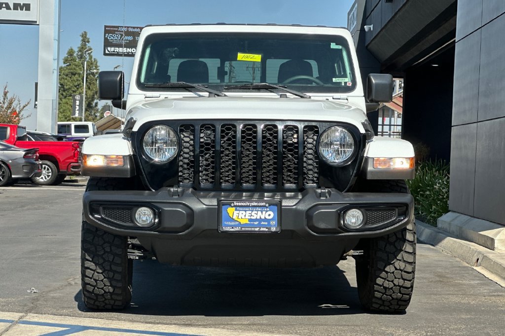 Used 2023 Jeep Gladiator Sport AWD/4WD image 9