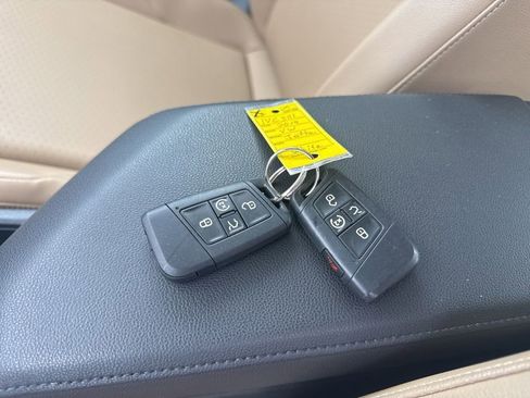 Used 2019 Volkswagen Jetta SE w/ Cold Weather Package FWD image 30