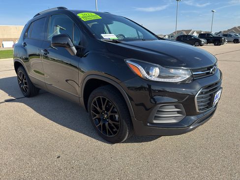 Used 2022 Chevrolet Trax LT w/ Midnight Edition AWD/4WD image 7