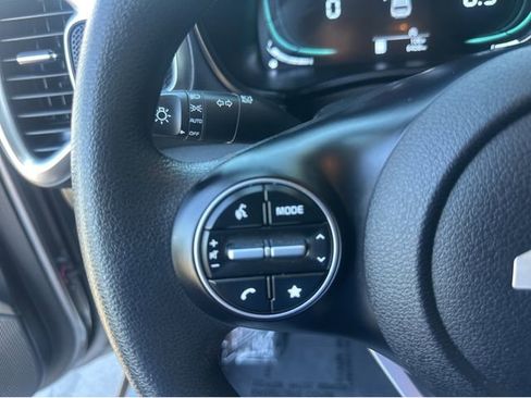 Certified 2025 Kia Soul LX image 23