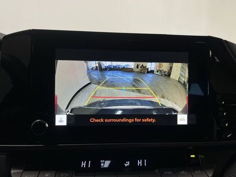 Used 2025 Toyota Camry SE image 17