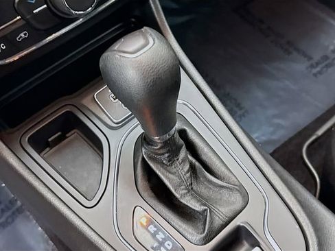 Used 2019 Jeep Cherokee Latitude w/ Popular Appearance Group image 16