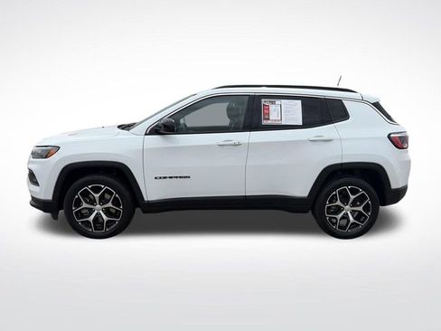 Used 2024 Jeep Compass Latitude AWD/4WD image 3
