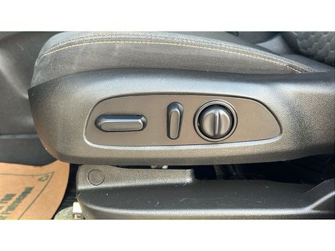 Used 2018 Chevrolet Equinox LT FWD image 15