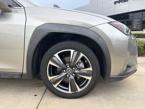Used 2021 Lexus UX 250h w/ Accessory Package (Z1) AWD/4WD image 13