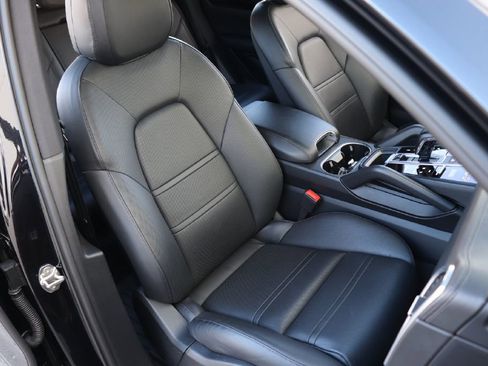 Used 2019 Porsche Cayenne S image 33