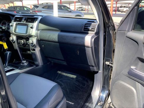 Used 2018 Toyota 4Runner SR5 Premium image 18