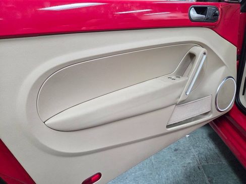 Used 2013 Volkswagen Beetle TDI FWD image 25