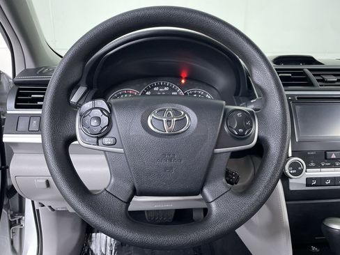 Used 2014 Toyota Camry LE FWD image 14