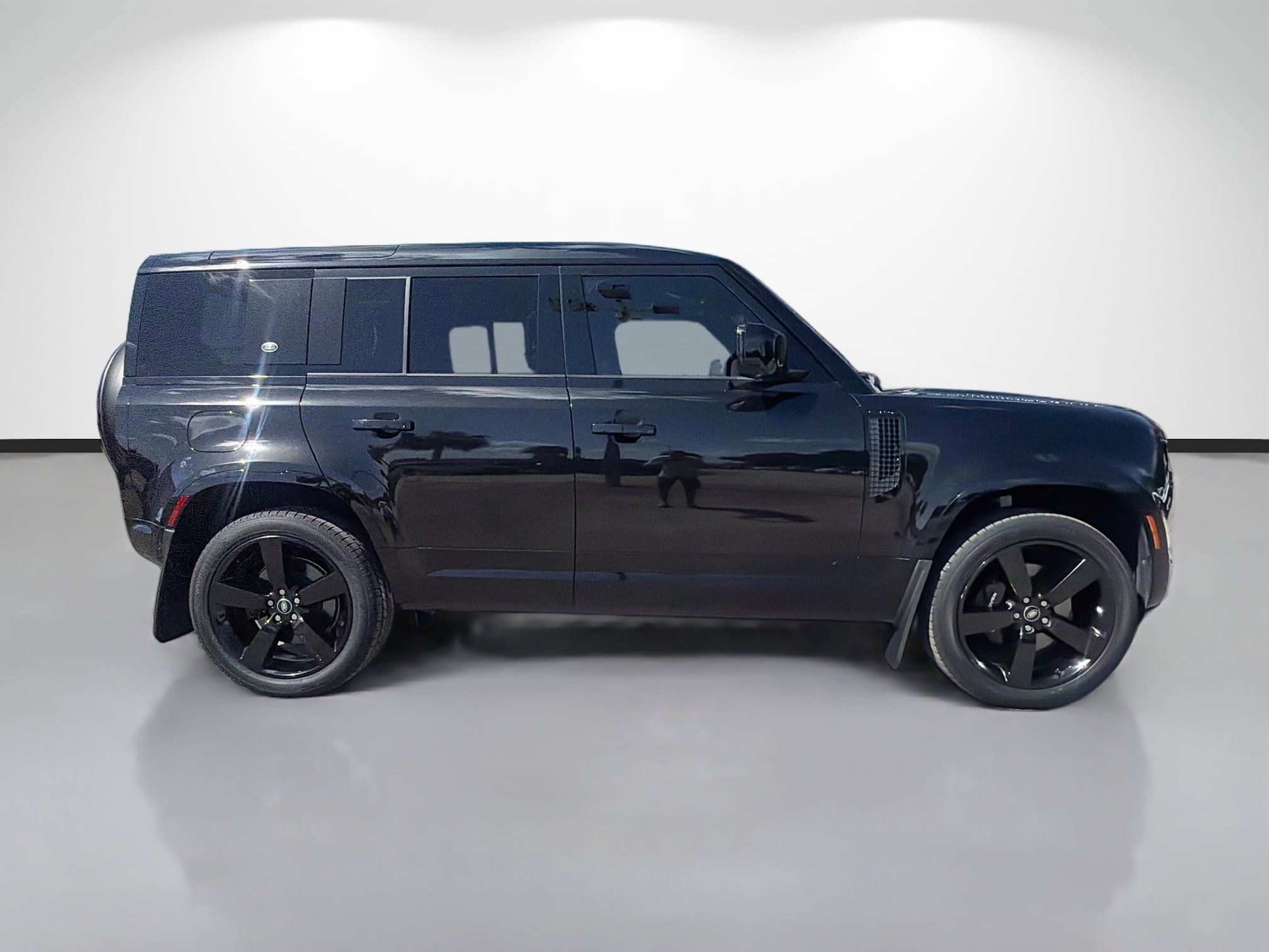 Used 2024 Land Rover Defender 110 V8 AWD/4WD image 6