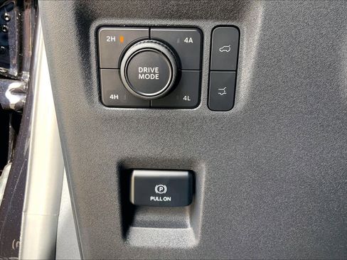 New 2025 Ford Expedition Active image 20