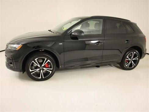 Certified 2025 Audi Q5 Prestige image 2