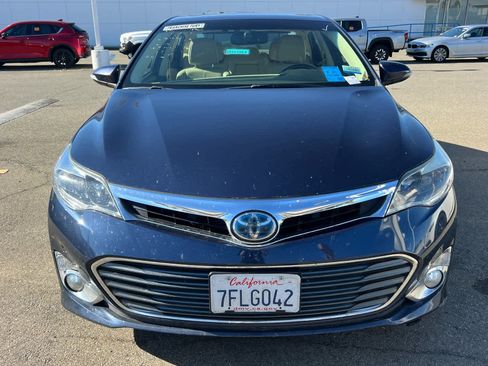 Used 2014 Toyota Avalon Limited w/ Technology Package FWD image 2