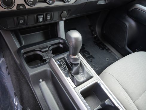 Certified 2019 Toyota Tacoma SR5 AWD/4WD image 25