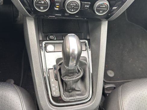 Used 2017 Volkswagen Jetta SEL FWD image 17