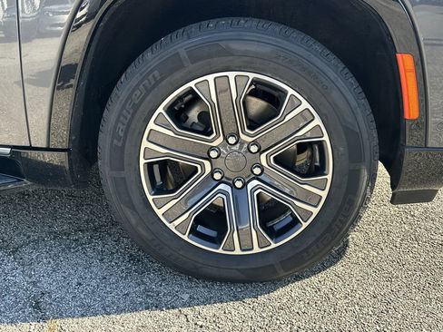 Used 2024 Jeep Wagoneer L Series II w/ Flexible Seating Group image 13