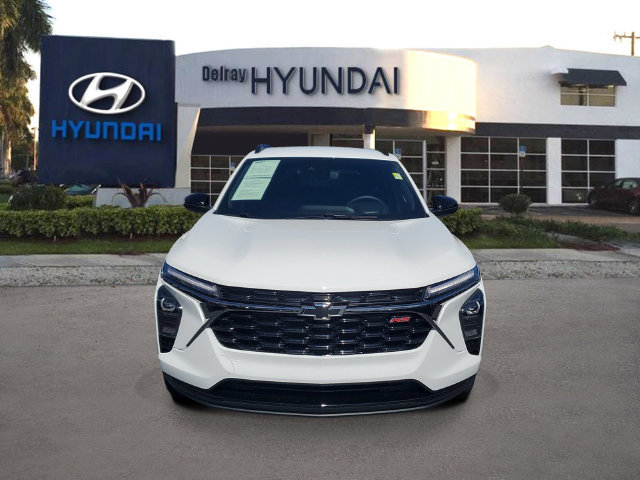Used 2026 Chevrolet Trax RS FWD image 2